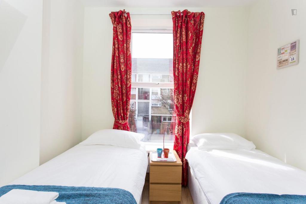 406 Harrow Pensiune Londra